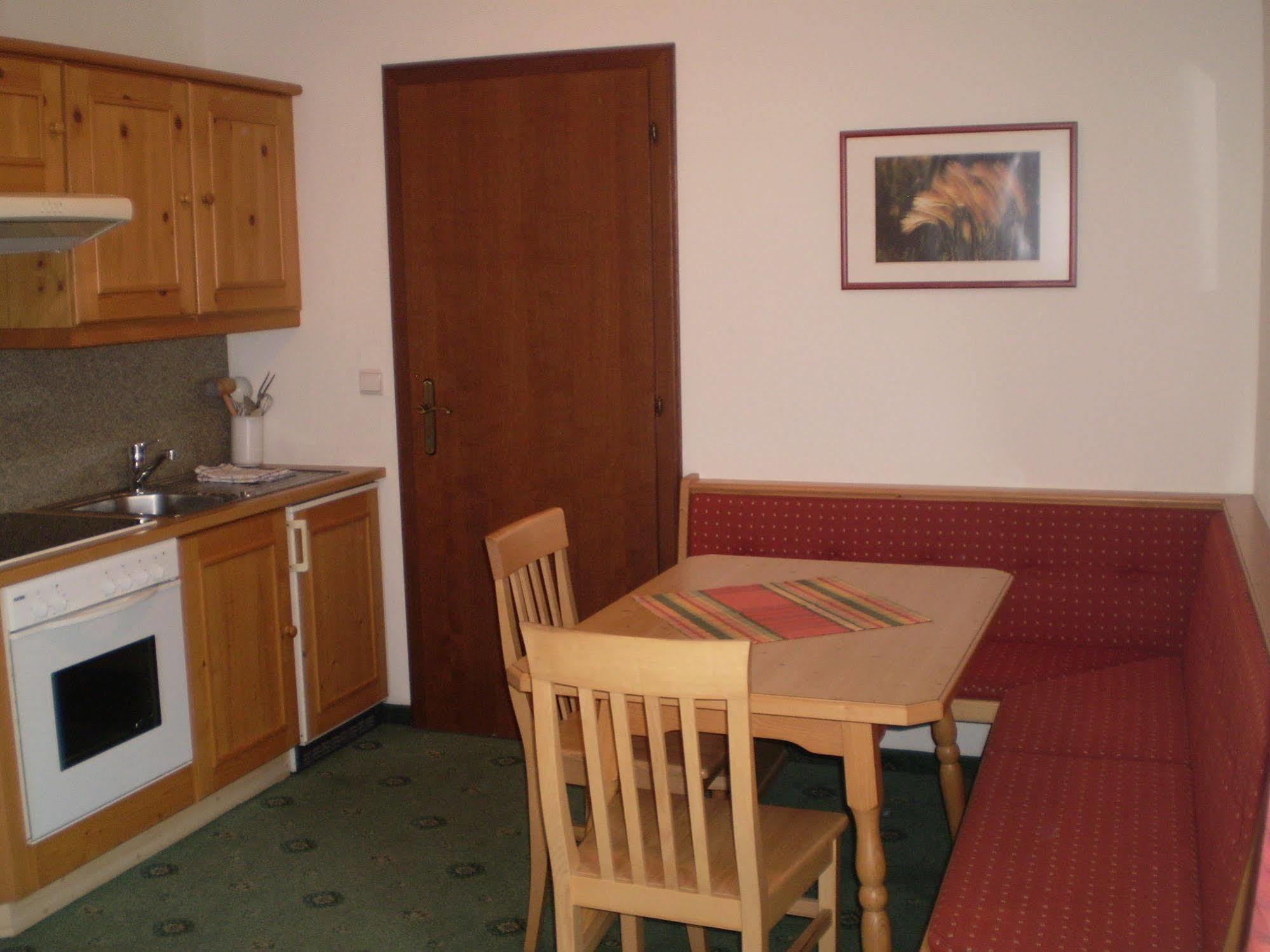 Apart Hotel Garni Strasser Zell am Ziller Kültér fotó